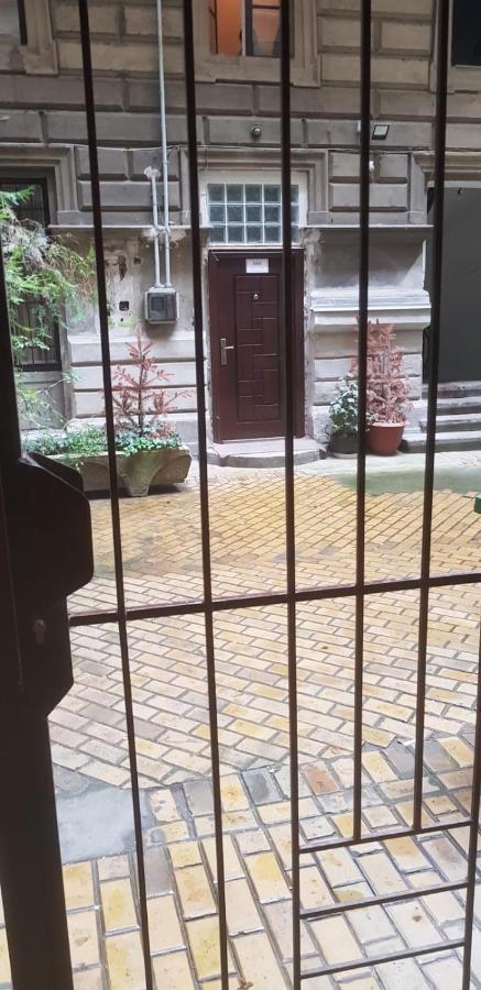 Ground Floor Studio Apartamento